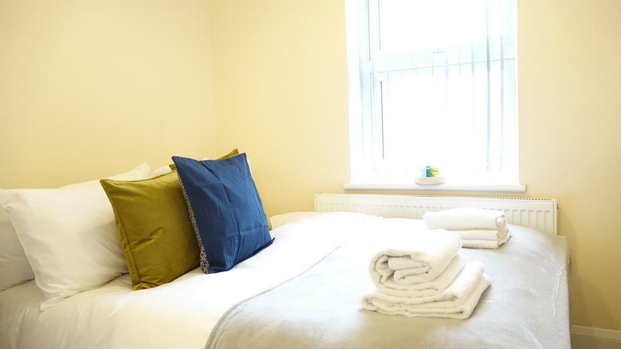 Heathrow Ensuite Rooms- Auto Check In London Ngoại thất bức ảnh