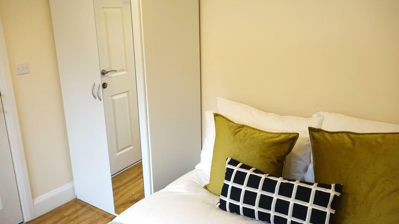 Heathrow Ensuite Rooms- Auto Check In London Ngoại thất bức ảnh