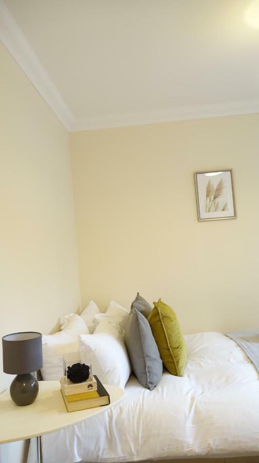 Heathrow Ensuite Rooms- Auto Check In London Ngoại thất bức ảnh