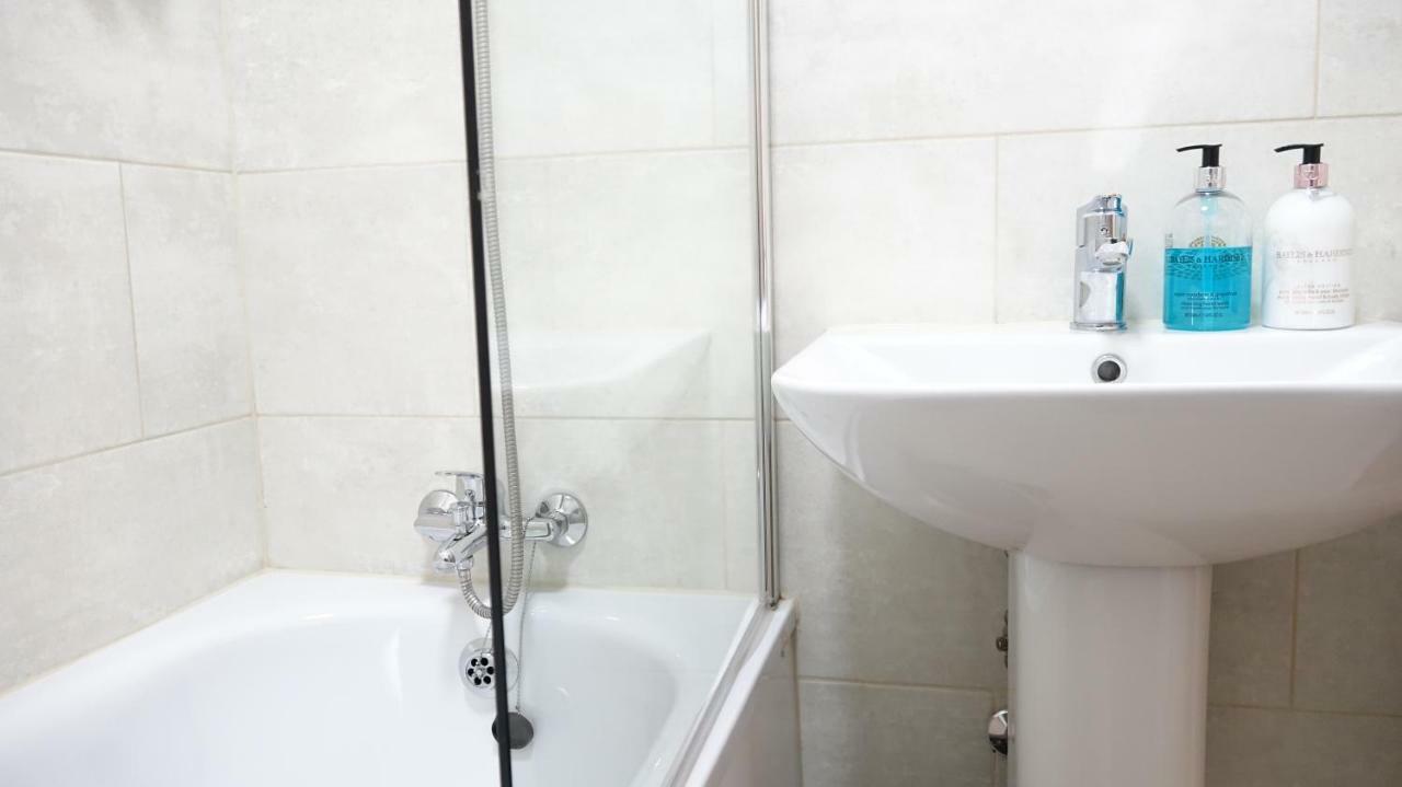 Heathrow Ensuite Rooms- Auto Check In London Ngoại thất bức ảnh