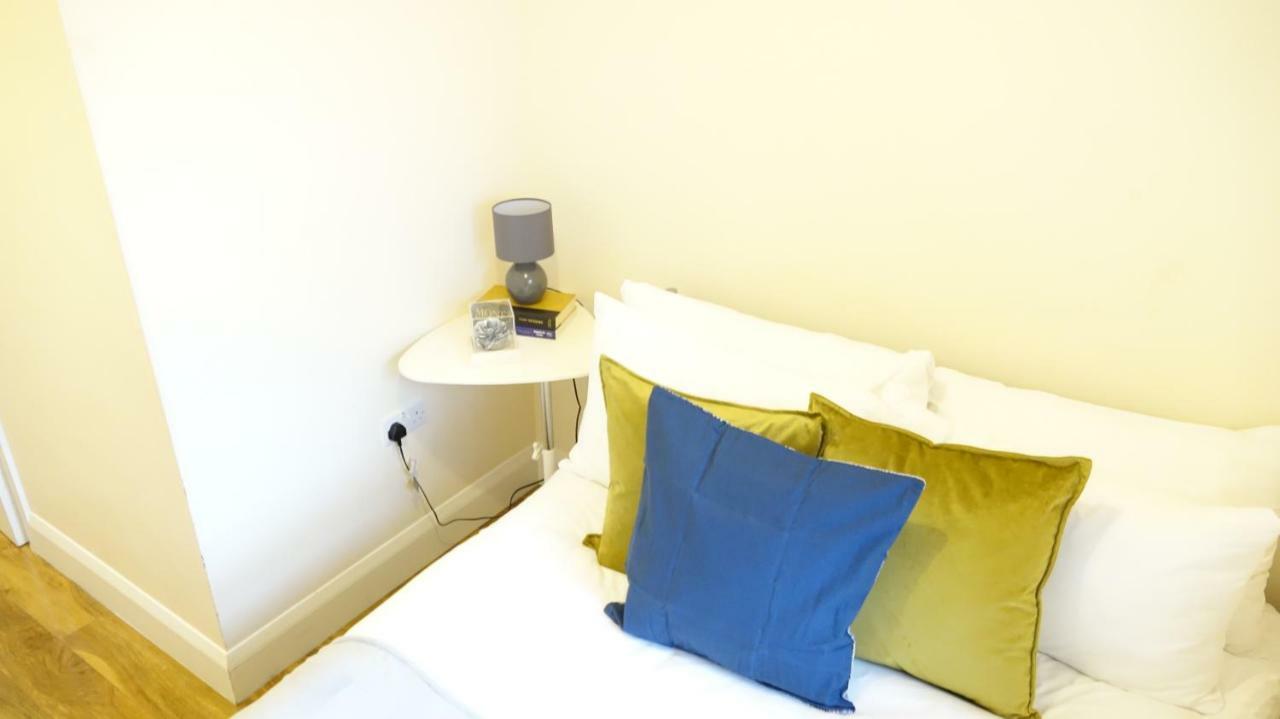 Heathrow Ensuite Rooms- Auto Check In London Ngoại thất bức ảnh