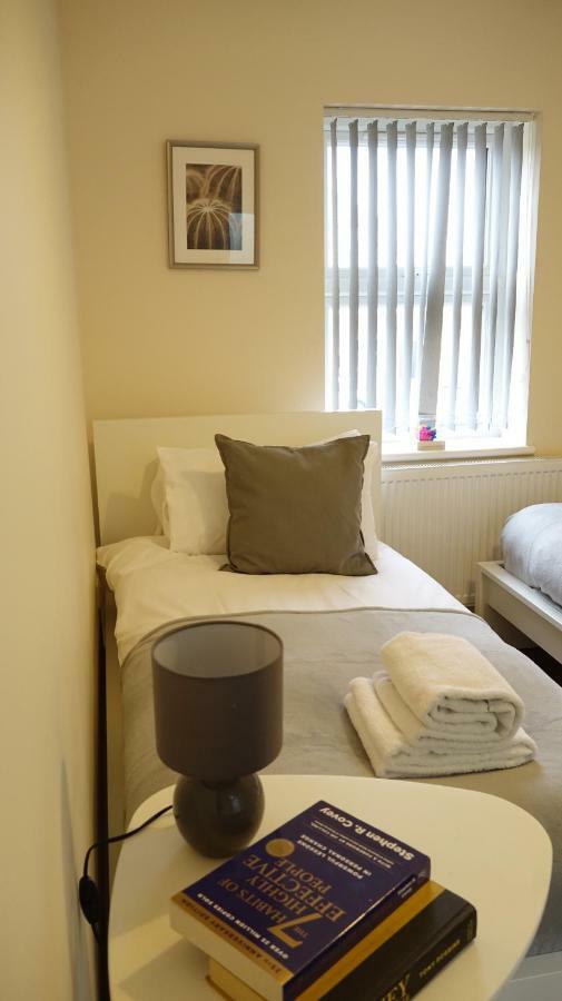 Heathrow Ensuite Rooms- Auto Check In London Ngoại thất bức ảnh