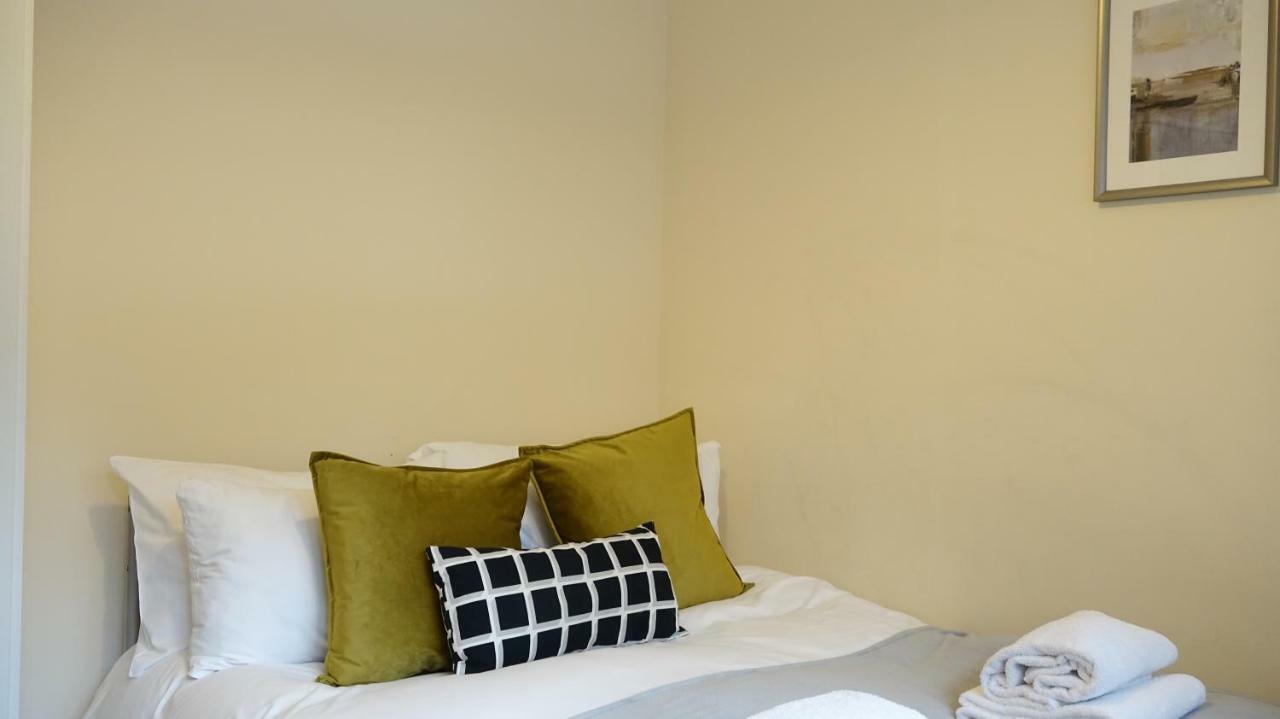 Heathrow Ensuite Rooms- Auto Check In London Ngoại thất bức ảnh