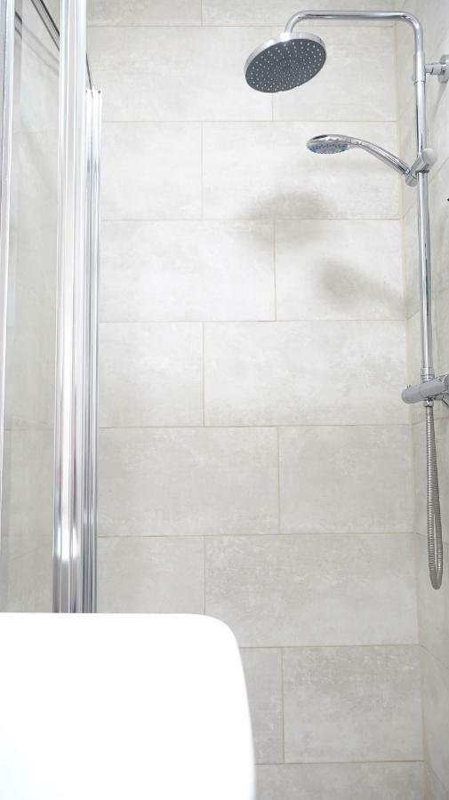 Heathrow Ensuite Rooms- Auto Check In London Ngoại thất bức ảnh
