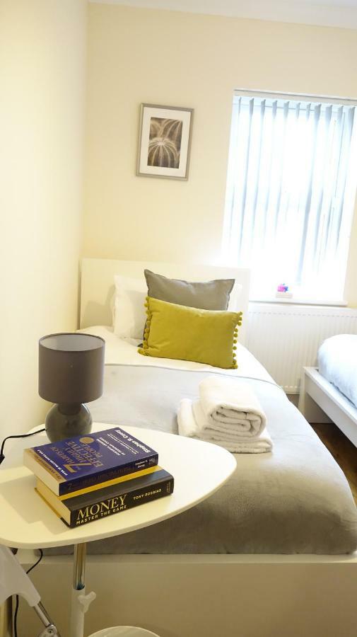 Heathrow Ensuite Rooms- Auto Check In London Ngoại thất bức ảnh