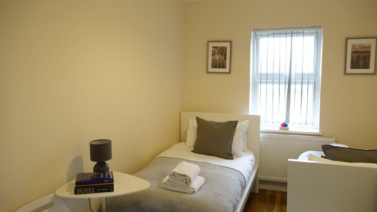 Heathrow Ensuite Rooms- Auto Check In London Ngoại thất bức ảnh