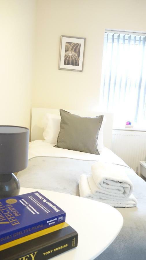 Heathrow Ensuite Rooms- Auto Check In London Ngoại thất bức ảnh