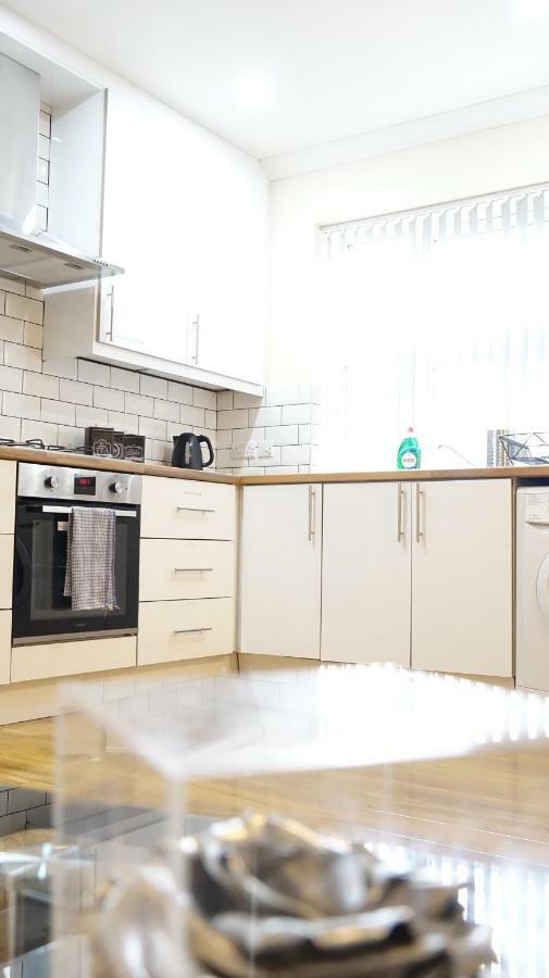 Heathrow Ensuite Rooms- Auto Check In London Ngoại thất bức ảnh